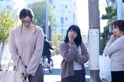 Trả thù mấy mụ gần nhà thường xuyên nói xấu bằng cách “cướp ông chồng ả ta”