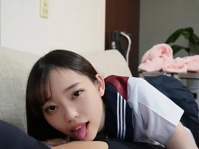 Nữ học sinh ngây thơ bị tên ba cóc chọc chim giả vào lồn
