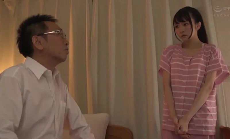 Bố dượng và con gái riêng bé nhỏ của vợ